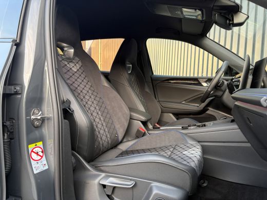 Volkswagen Tiguan 1.5 eTSI R-Line Edition | Trekhaak wegkl. | 360 Camera | Side Assist | IQ Light | Prijs Rijklaar!! ActivLease financial lease