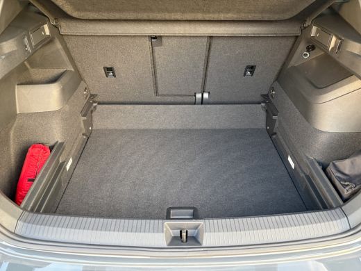 Volkswagen Tiguan 1.5 eTSI R-Line Edition | Trekhaak wegkl. | 360 Camera | Side Assist | IQ Light | Prijs Rijklaar!! ActivLease financial lease