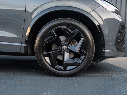 Volkswagen Tiguan 1.5 eTSI R-Line Edition | Trekhaak wegkl. | 360 Camera | Side Assist | IQ Light | Prijs Rijklaar!! ActivLease financial lease