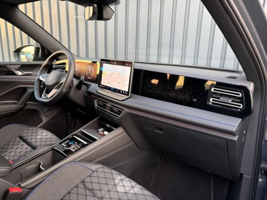 Volkswagen Tiguan 1.5 eTSI R-Line Edition | Trekhaak wegkl. | 360 Camera | Side Assist | IQ Light | Prijs Rijklaar!! ActivLease financial lease