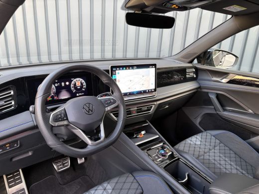 Volkswagen Tiguan 1.5 eTSI R-Line Edition | Trekhaak wegkl. | 360 Camera | Side Assist | IQ Light | Prijs Rijklaar!! ActivLease financial lease