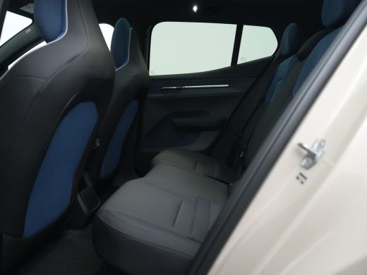 Volvo  EX30 Twin Performance Ultra 69 kWh | Panoramadak | Harman/Kardon | 360&deg; Camera | Stoelverwarming | Stu... ActivLease financial lease