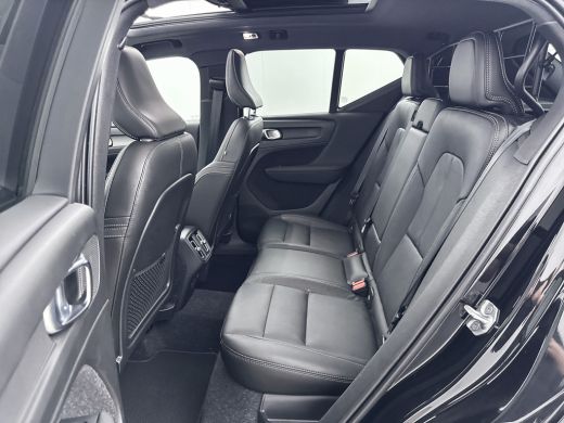Volvo  XC40 B5 AWD R-Design | 20"| Panoramadak | 360 Camera | Elektr. verst. Stoelen | Harman Kardon | Getint... ActivLease financial lease
