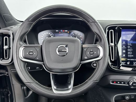Volvo  XC40 B5 AWD R-Design | 20"| Panoramadak | 360 Camera | Elektr. verst. Stoelen | Harman Kardon | Getint... ActivLease financial lease