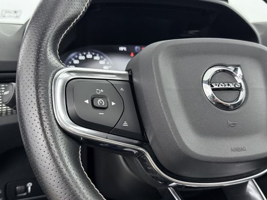 Volvo  XC40 B5 AWD R-Design | 20"| Panoramadak | 360 Camera | Elektr. verst. Stoelen | Harman Kardon | Getint... ActivLease financial lease