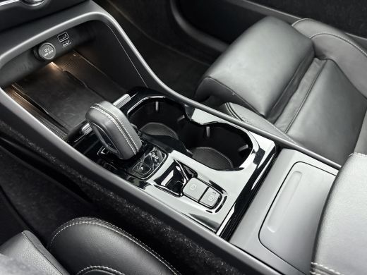 Volvo  XC40 B5 AWD R-Design | 20"| Panoramadak | 360 Camera | Elektr. verst. Stoelen | Harman Kardon | Getint... ActivLease financial lease