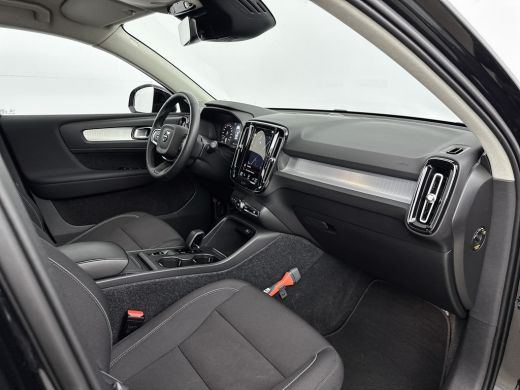 Volvo  XC40 T2 A/T Momentum Business | 18" | Stoel/Stuurverwarming | Parkeercamera | Getint Glas | Adaptieve ... ActivLease financial lease