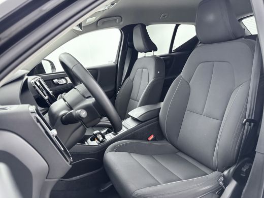 Volvo  XC40 T2 A/T Momentum Business | 18" | Stoel/Stuurverwarming | Parkeercamera | Getint Glas | Adaptieve ... ActivLease financial lease