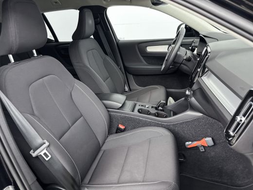 Volvo  XC40 T2 A/T Momentum Business | 18" | Stoel/Stuurverwarming | Parkeercamera | Getint Glas | Adaptieve ... ActivLease financial lease
