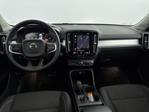 Volvo  XC40 T2 A/T Momentum Business | 18" | Stoel/Stuurverwarming | Parkeercamera | Getint Glas | Adaptieve ... ActivLease financial lease