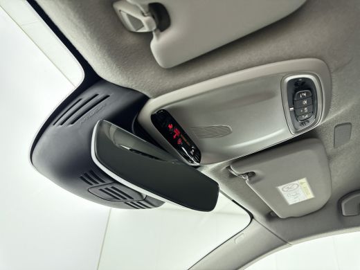 Volvo  XC40 T2 A/T Momentum Business | 18" | Stoel/Stuurverwarming | Parkeercamera | Getint Glas | Adaptieve ... ActivLease financial lease