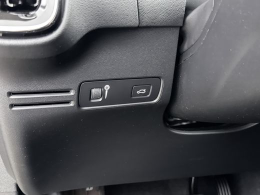 Volvo  XC40 T2 A/T Momentum Business | 18" | Stoel/Stuurverwarming | Parkeercamera | Getint Glas | Adaptieve ... ActivLease financial lease