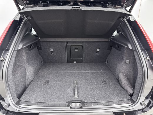 Volvo  XC40 T2 A/T Momentum Business | 18" | Stoel/Stuurverwarming | Parkeercamera | Getint Glas | Adaptieve ... ActivLease financial lease