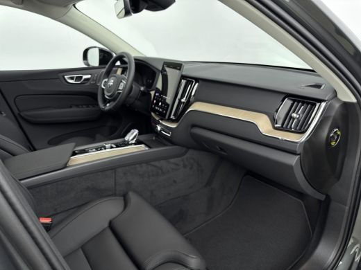 Volvo  XC60 NEW MODEL T6 Plug-in hybrid AWD Plus Dark | Panoramadak | Harman & Kardon | HUD | BLIS | 21 inch ... ActivLease financial lease