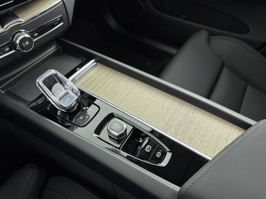 Volvo  XC60 NEW MODEL T6 Plug-in hybrid AWD Plus Dark | Panoramadak | Harman & Kardon | HUD | BLIS | 21 inch ... ActivLease financial lease