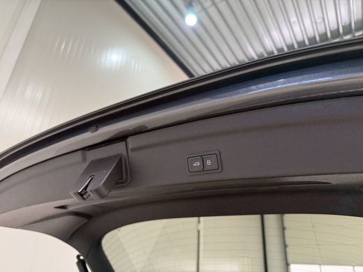 Audi Q3 45 TFSI e 245pk S Edition | Leder | Camera | Keyless ActivLease financial lease