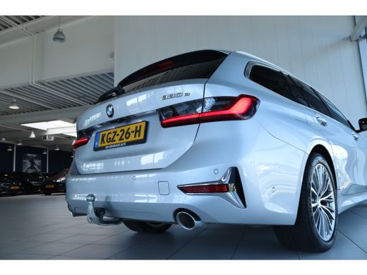 BMW 3 Serie Touring 330 e Luxury Line | Driving Professional | Head-up | Trekhaak | Camera | Stoelverwarming ... ActivLease financial lease