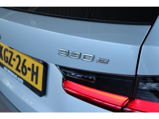 BMW 3 Serie Touring 330 e Luxury Line | Driving Professional | Head-up | Trekhaak | Camera | Stoelverwarming ... ActivLease financial lease