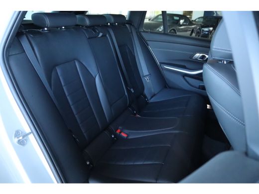 BMW 3 Serie Touring 330 e Luxury Line | Driving Professional | Head-up | Trekhaak | Camera | Stoelverwarming ... ActivLease financial lease