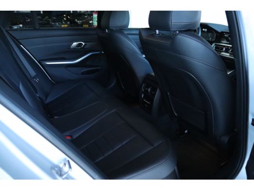BMW 3 Serie Touring 330 e Luxury Line | Driving Professional | Head-up | Trekhaak | Camera | Stoelverwarming ... ActivLease financial lease