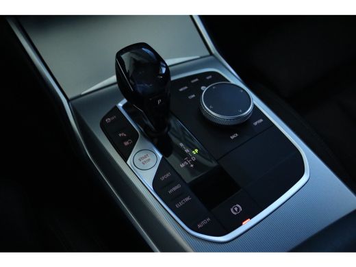 BMW 3 Serie Touring 330 e Luxury Line | Driving Professional | Head-up | Trekhaak | Camera | Stoelverwarming ... ActivLease financial lease