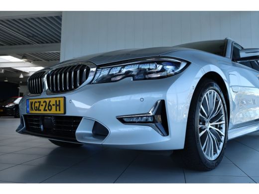 BMW 3 Serie Touring 330 e Luxury Line | Driving Professional | Head-up | Trekhaak | Camera | Stoelverwarming ... ActivLease financial lease