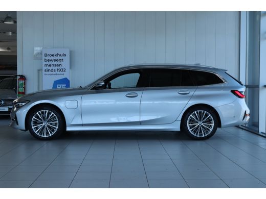 BMW 3 Serie Touring 330 e Luxury Line | Driving Professional | Head-up | Trekhaak | Camera | Stoelverwarming ... ActivLease financial lease