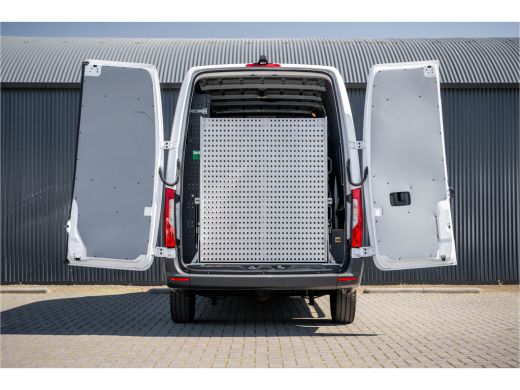 Mercedes-Benz Sprinter 311 CDI L2H2 | Volledig Ingericht | Mbux | Camera | Navi | Climatronic ActivLease financial lease