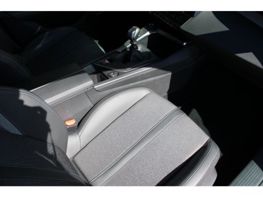 Peugeot 308 1.2 PureTech Allure | Navigatie | Camera | Apple carplay | NL auto | 1e Eigenaar | 43.000km | Blu... ActivLease financial lease