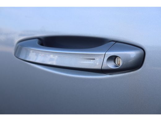 Peugeot 308 SW 1.6 HYBRID 180PK ALLURE AVANTAGE AUTOMAAT / NAVI / LEDER / CLIMA / PDC / 17" LMV / CAMERA / KE... ActivLease financial lease