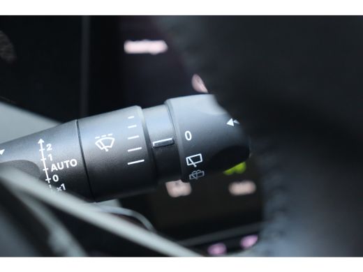 Peugeot 308 SW 1.6 HYBRID 180PK ALLURE AVANTAGE AUTOMAAT / NAVI / LEDER / CLIMA / PDC / 17" LMV / CAMERA / KE... ActivLease financial lease