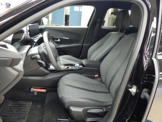 Peugeot e-2008 EV Allure Avantage 54 kWh | Navi | Cruise control | Parkeersensoren V+A | DAB | Climate control |... ActivLease financial lease
