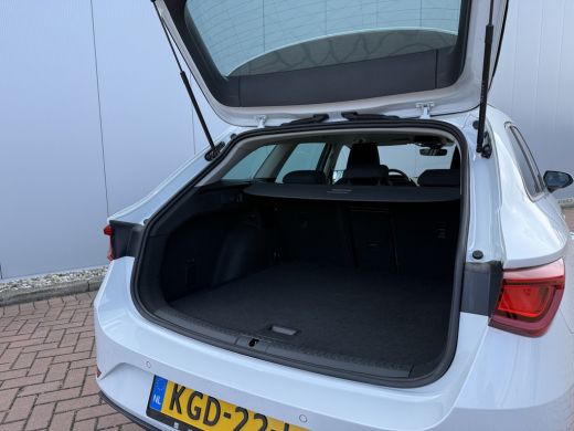 Seat Leon Sportstourer 1.0 eTSI 110 Style Automaat | Navi | Trekhaak ActivLease financial lease