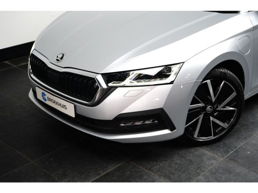 Skoda Octavia Combi 1.4 TSI iV PHEV Business Edition 204pk | Panoramadak | Adaptive Cruise | Winterpack | Elekt... ActivLease financial lease