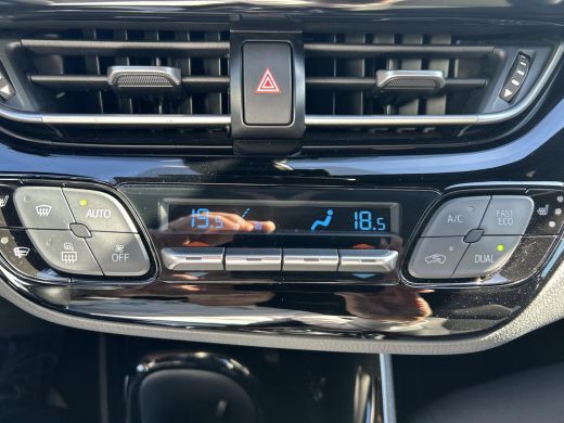 Toyota C-HR 1.8 Hybrid Executive ActivLease financial lease
