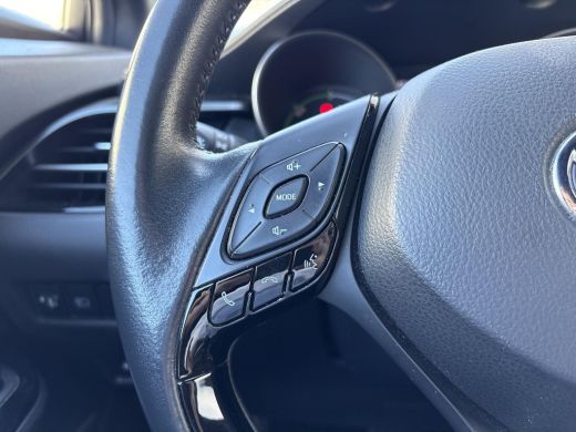 Toyota C-HR 1.8 Hybrid Executive **DODEHOEK DETECTIE/ PARKEERSENSOREN/ STOELVERWARMING** ActivLease financial lease