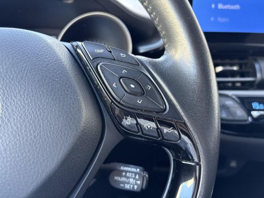 Toyota C-HR 1.8 Hybrid Executive **DODEHOEK DETECTIE/ PARKEERSENSOREN/ STOELVERWARMING** ActivLease financial lease
