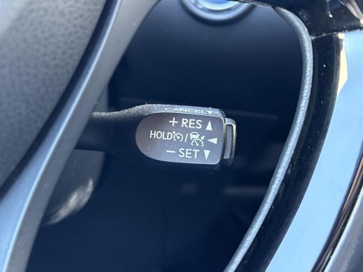 Toyota C-HR 1.8 Hybrid Executive **DODEHOEK DETECTIE/ PARKEERSENSOREN/ STOELVERWARMING** ActivLease financial lease