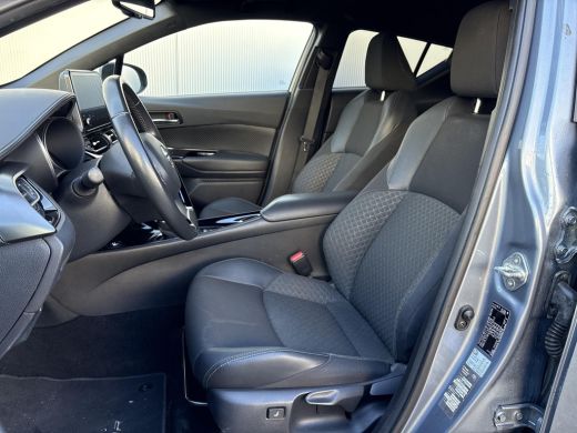 Toyota C-HR 1.8 Hybrid Executive **DODEHOEK DETECTIE/ PARKEERSENSOREN/ STOELVERWARMING** ActivLease financial lease
