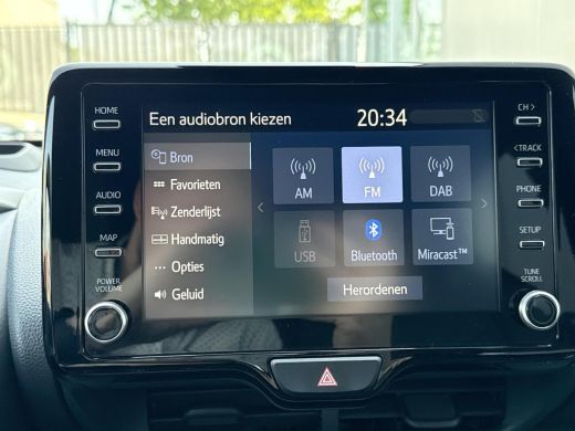 Toyota Yaris 1.5 Hybrid Executive **STOEL EN STUURWIELVERWARMING/ HEAD-UP DISPLAY/ 36 MAANDEN GARANTIE ActivLease financial lease