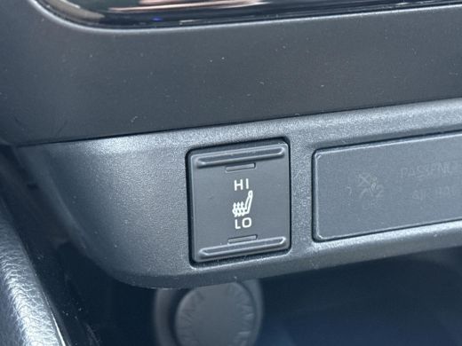 Toyota Yaris 1.5 Hybrid Executive **STOEL EN STUURWIELVERWARMING/ HEAD-UP DISPLAY/ 36 MAANDEN GARANTIE ActivLease financial lease