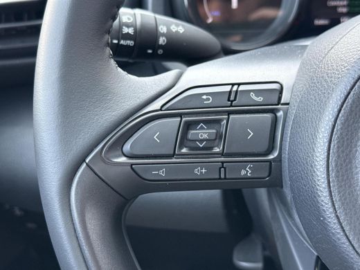 Toyota Yaris 1.5 Hybrid Executive **STOEL EN STUURWIELVERWARMING/ HEAD-UP DISPLAY/ 36 MAANDEN GARANTIE ActivLease financial lease