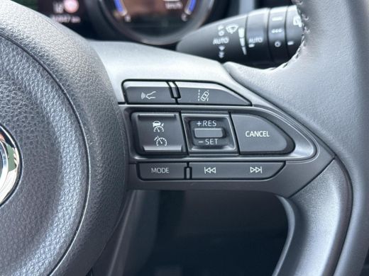 Toyota Yaris 1.5 Hybrid Executive **STOEL EN STUURWIELVERWARMING/ HEAD-UP DISPLAY/ 36 MAANDEN GARANTIE ActivLease financial lease