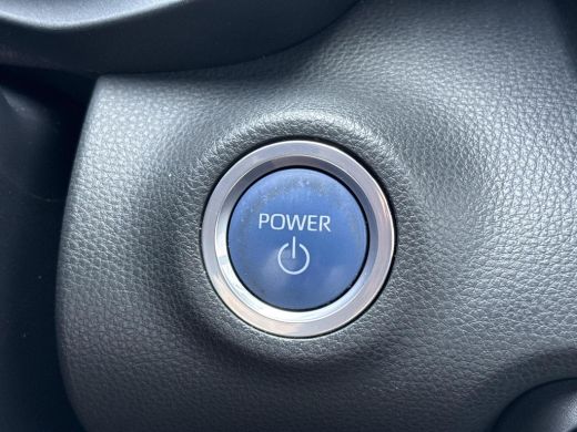 Toyota Yaris 1.5 Hybrid Executive **STOEL EN STUURWIELVERWARMING/ HEAD-UP DISPLAY/ 36 MAANDEN GARANTIE ActivLease financial lease