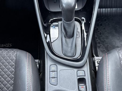 Toyota Yaris 1.5 Hybrid Executive **STOEL EN STUURWIELVERWARMING/ HEAD-UP DISPLAY/ 36 MAANDEN GARANTIE ActivLease financial lease