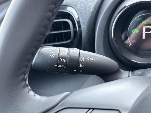 Toyota Yaris 1.5 Hybrid Executive **STOEL EN STUURWIELVERWARMING/ HEAD-UP DISPLAY/ 36 MAANDEN GARANTIE ActivLease financial lease