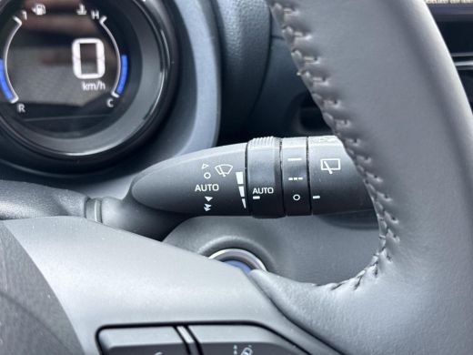 Toyota Yaris 1.5 Hybrid Executive **STOEL EN STUURWIELVERWARMING/ HEAD-UP DISPLAY/ 36 MAANDEN GARANTIE ActivLease financial lease