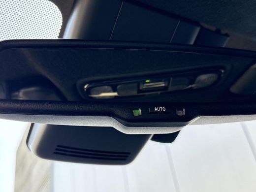 Toyota Yaris 1.5 Hybrid Executive **STOEL EN STUURWIELVERWARMING/ HEAD-UP DISPLAY/ 36 MAANDEN GARANTIE ActivLease financial lease