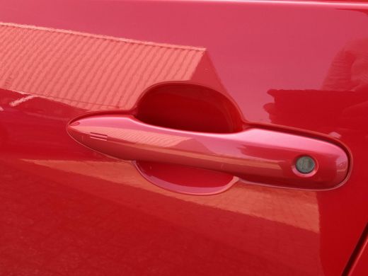 Toyota Yaris 1.5 Hybrid Executive **STOEL EN STUURWIELVERWARMING/ HEAD-UP DISPLAY/ 36 MAANDEN GARANTIE ActivLease financial lease