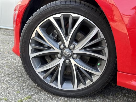 Toyota Yaris 1.5 Hybrid Executive **STOEL EN STUURWIELVERWARMING/ HEAD-UP DISPLAY/ 36 MAANDEN GARANTIE ActivLease financial lease